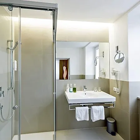 Fischer Hotel 4*